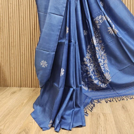 Woman in a minimalist saree with a statement blouse from Dress & Dazzle, radiating elegance in July’s monsoon vibe.