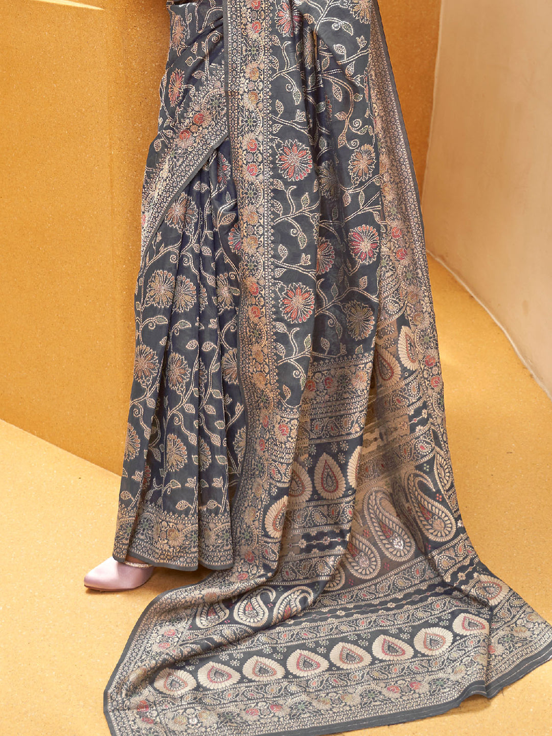 Lucknowi Saree