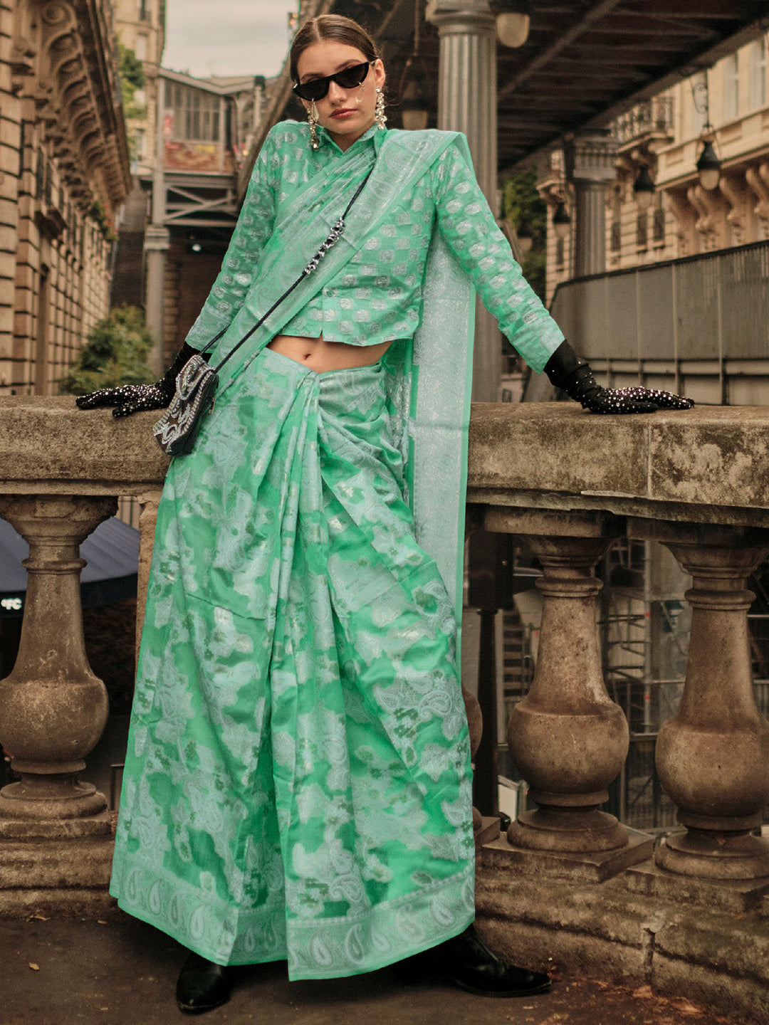 Lucknowi Saree
